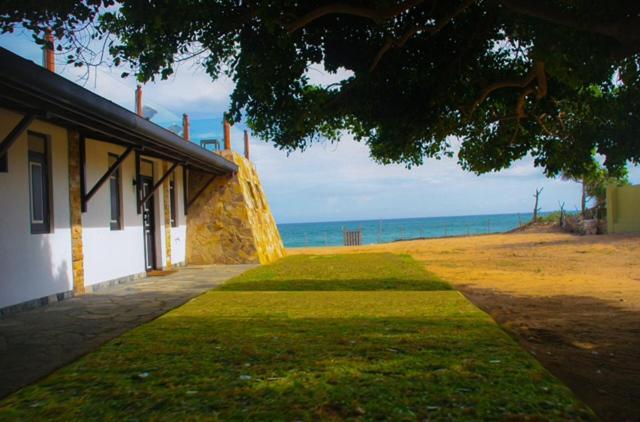Thaulle Ayurveda Resort - Yala Tissamaharama Ngoại thất bức ảnh